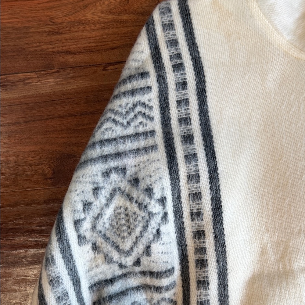 Poncho - Picture 5 of 5